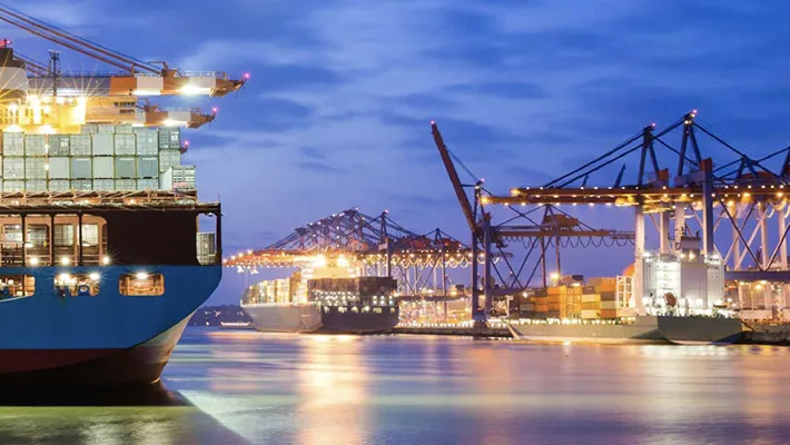 Το εμπορικό πλεόνασμα της Κίνας αγγίζει το 1 τρισεκατομμύριο δολάρια